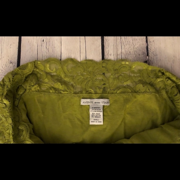 EUC Avenue of the Stars green top - Size Small - Picture 5 of 5